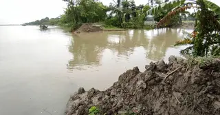 পটুয়াখালীতে ভাঙছে বেড়িবাঁধ, পানি বৃদ্ধিতে স্থানীয়রা হারাচ্ছেন ভিটেমাটি